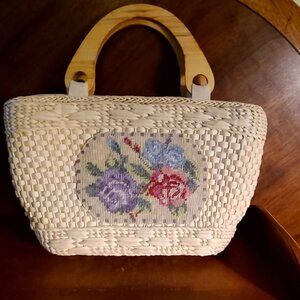 Vintage Sweet Woven Grass Purse with Floral Embroidery Print